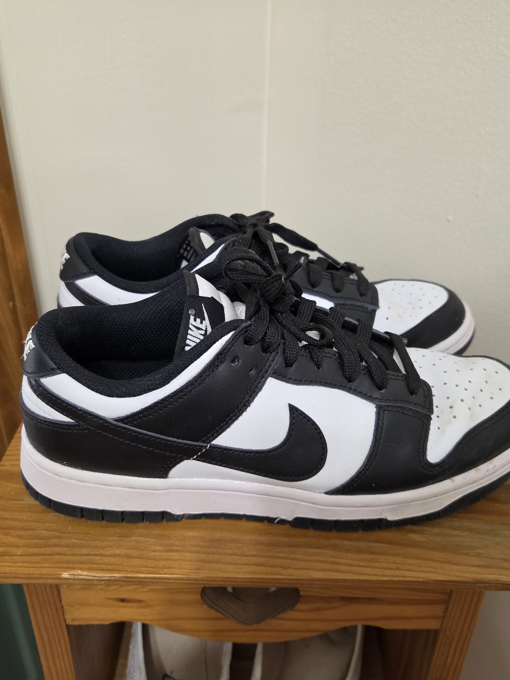 Nike Women’s Black and White Low-Top Athletic Sneakers